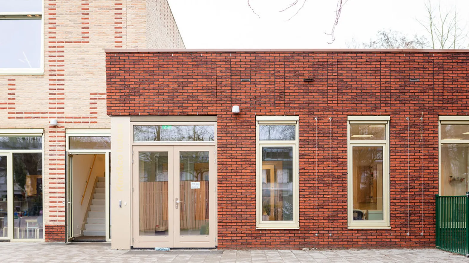 De ingang van kinderdagverblijf de Triangel van kinderopvang Kind&co Ludens