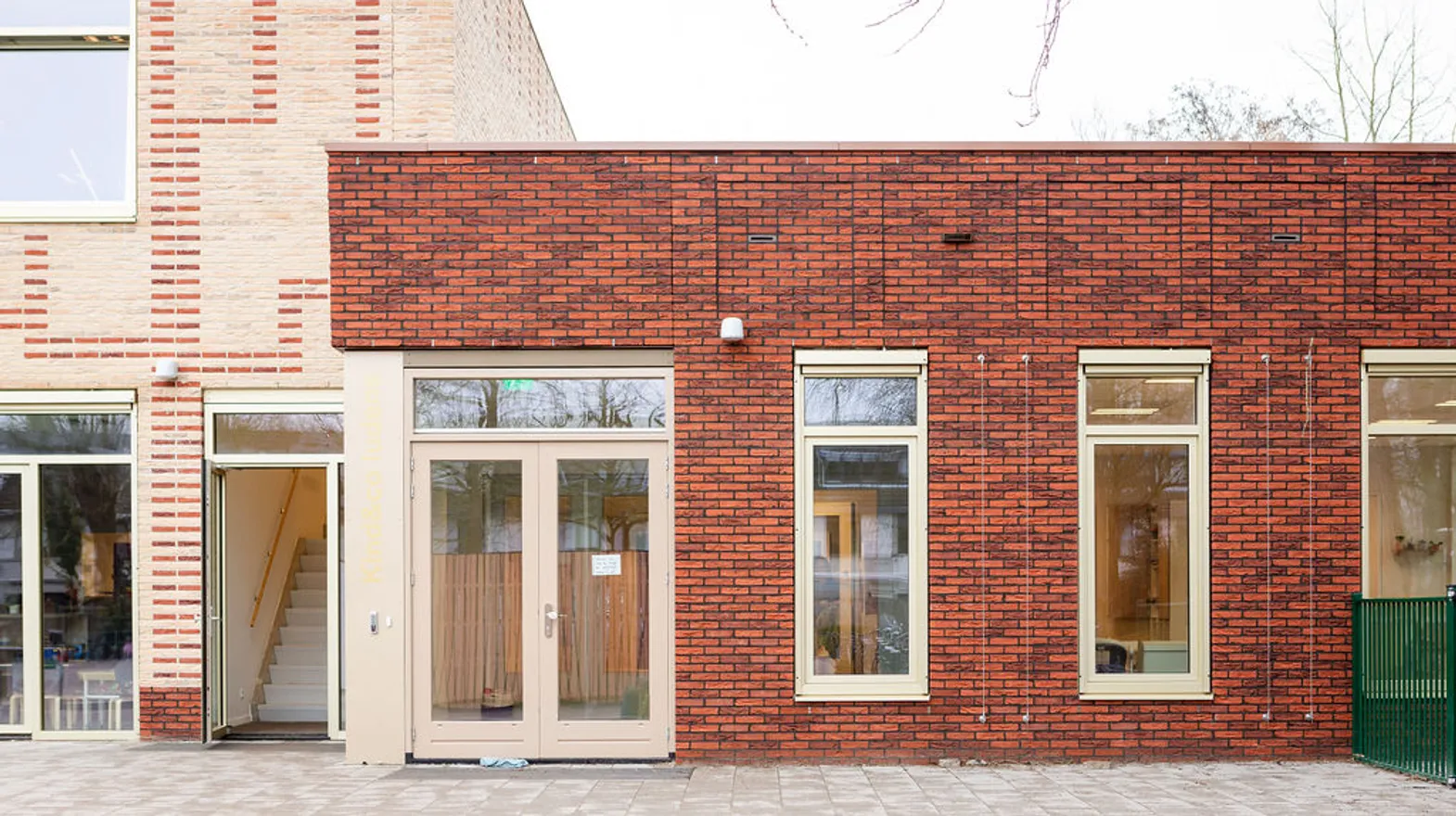 De ingang van kinderdagverblijf de Triangel van kinderopvang Kind&co Ludens