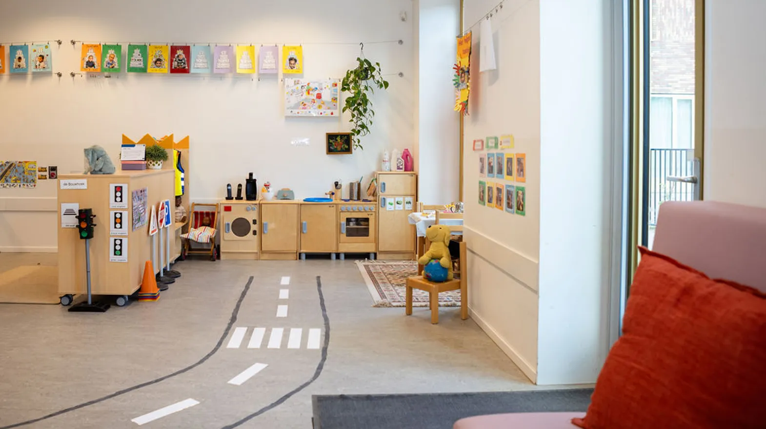 De verschillende speelhoeken van peuteropvang Dreumes Dribbel, kinderopvang Kind&co Ludens