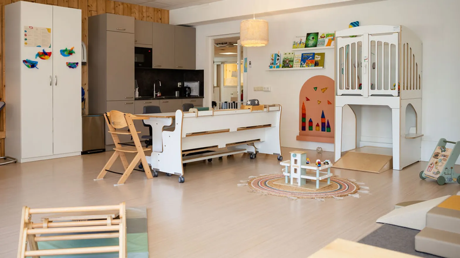 Binnenruimte van KDV Schoolwoningen, Kind&co ludens