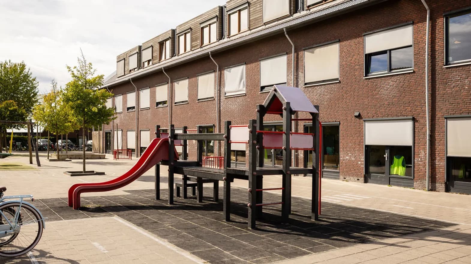 Voorgevel buitenruimte BSO Fonkeling Vleuten Kind&co ludens