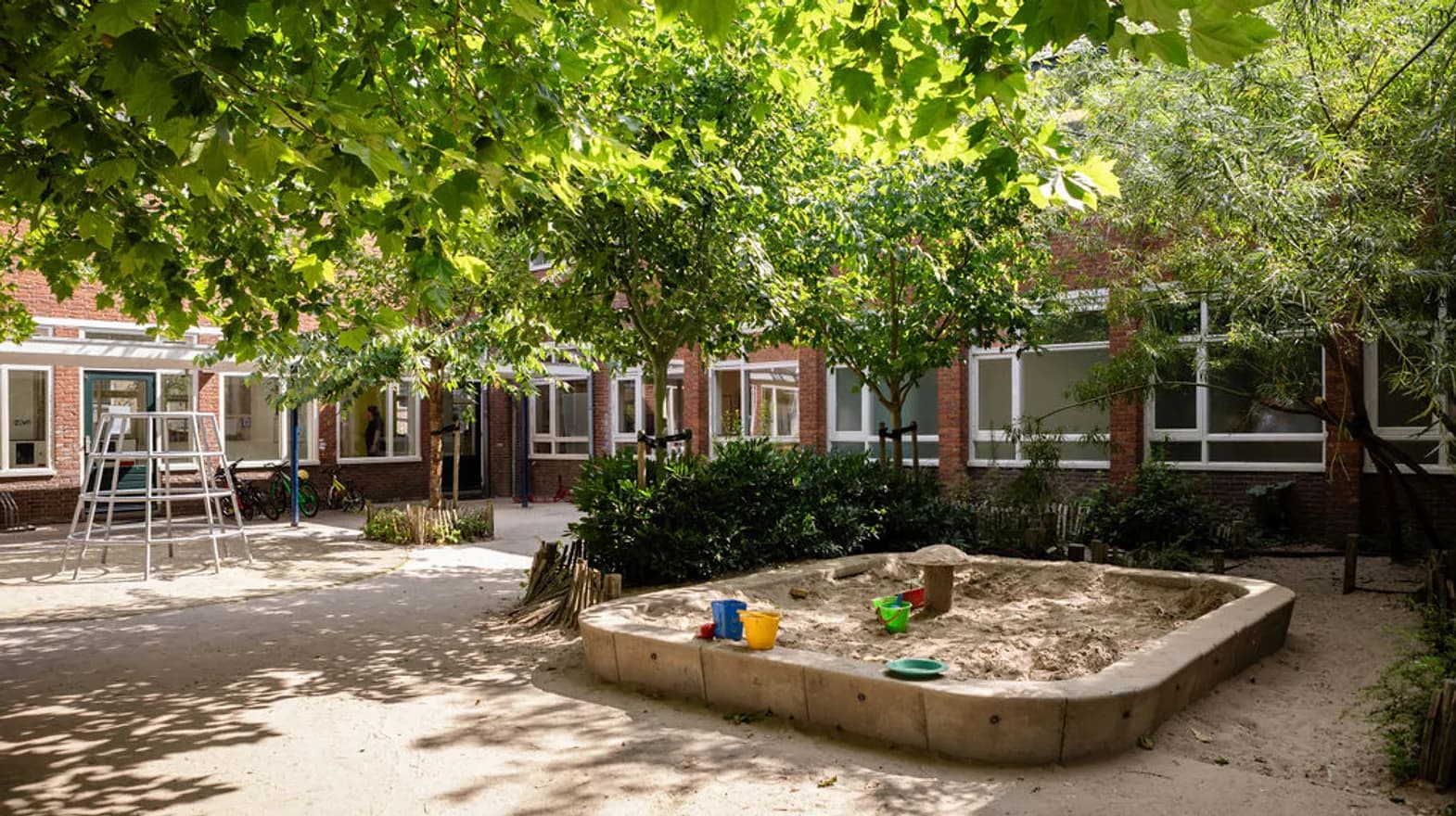 Speelplein buiten van BSO Bellewite Utrecht Kind&co ludens