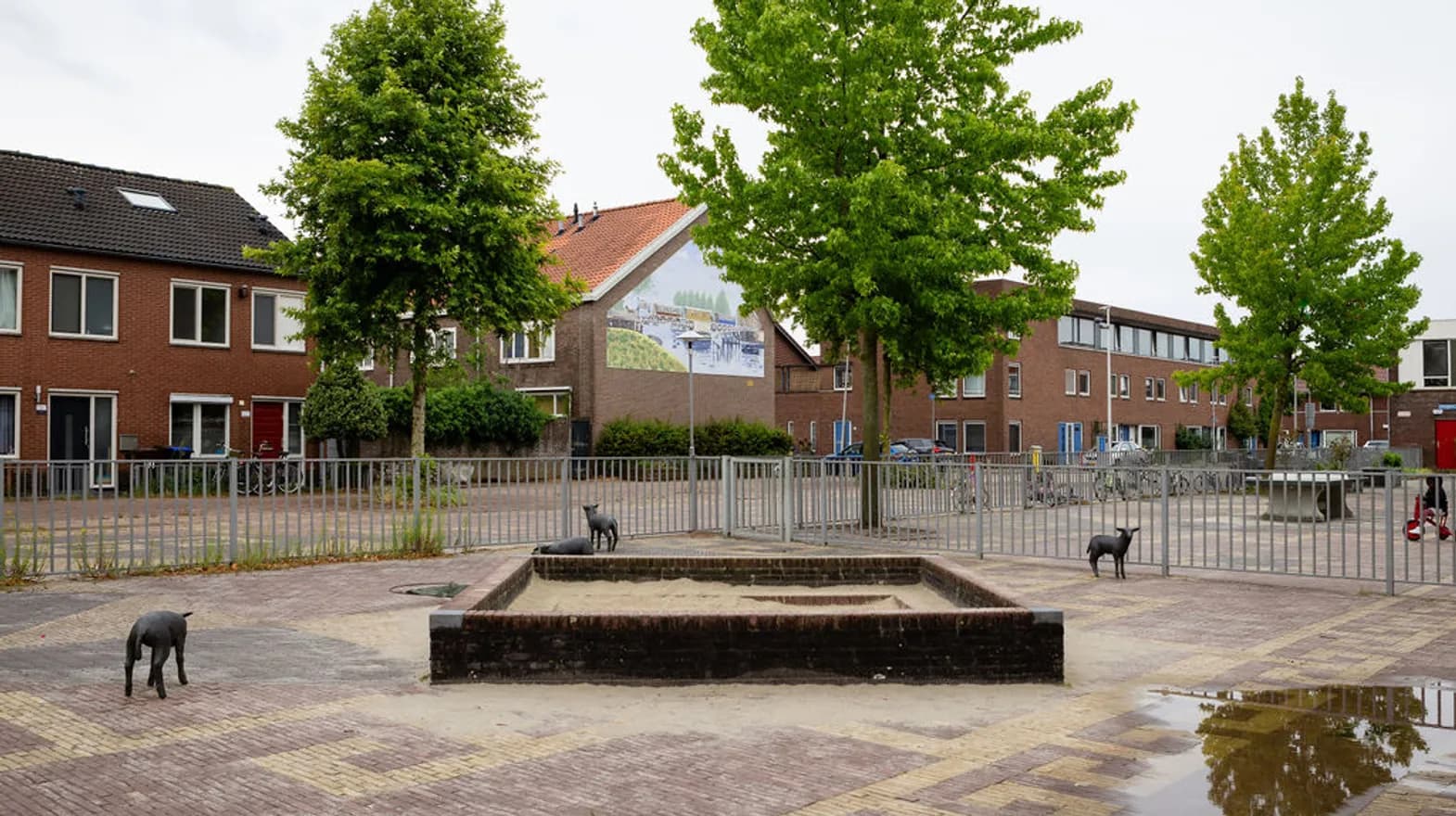 Het speelplein met zandbak bij buitenschoolse opvang Strandlopers bij kinderopvang Kind&co Ludens