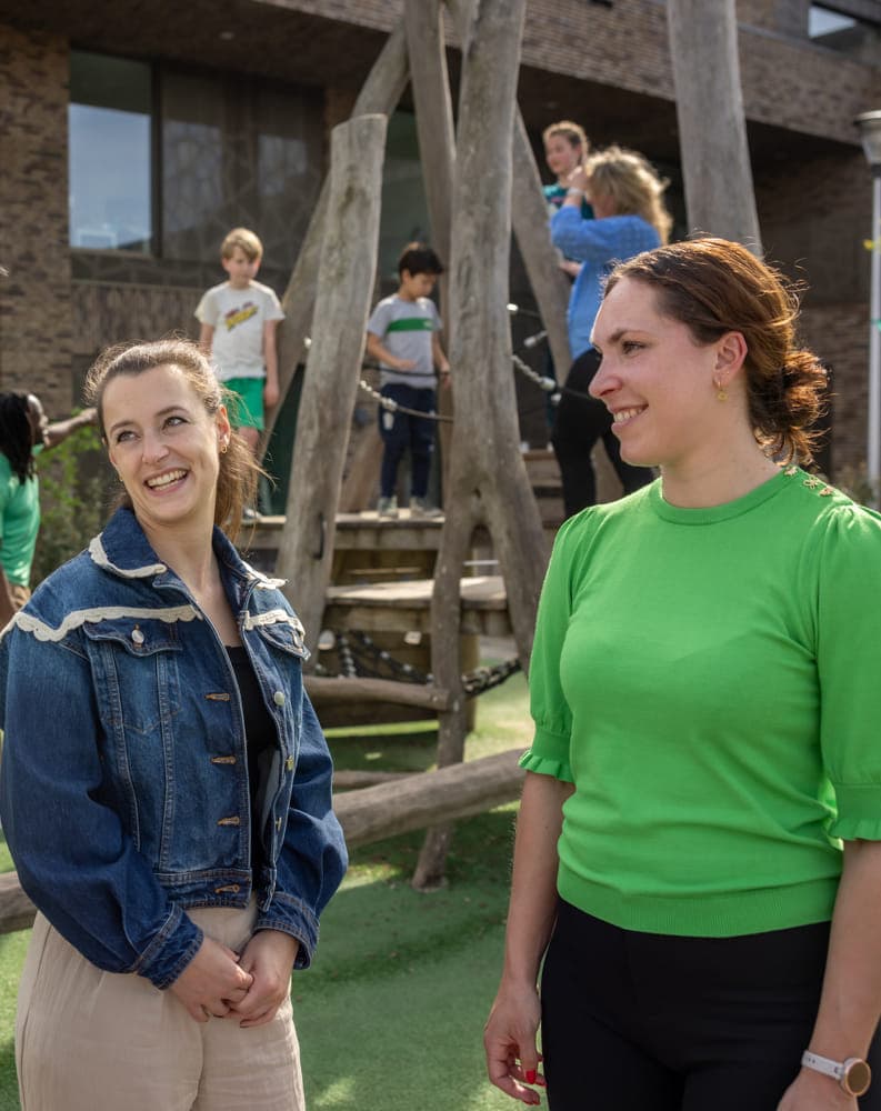Pedagogisch medewerkers hebben overdracht bij kinderopvang Kind&co ludens