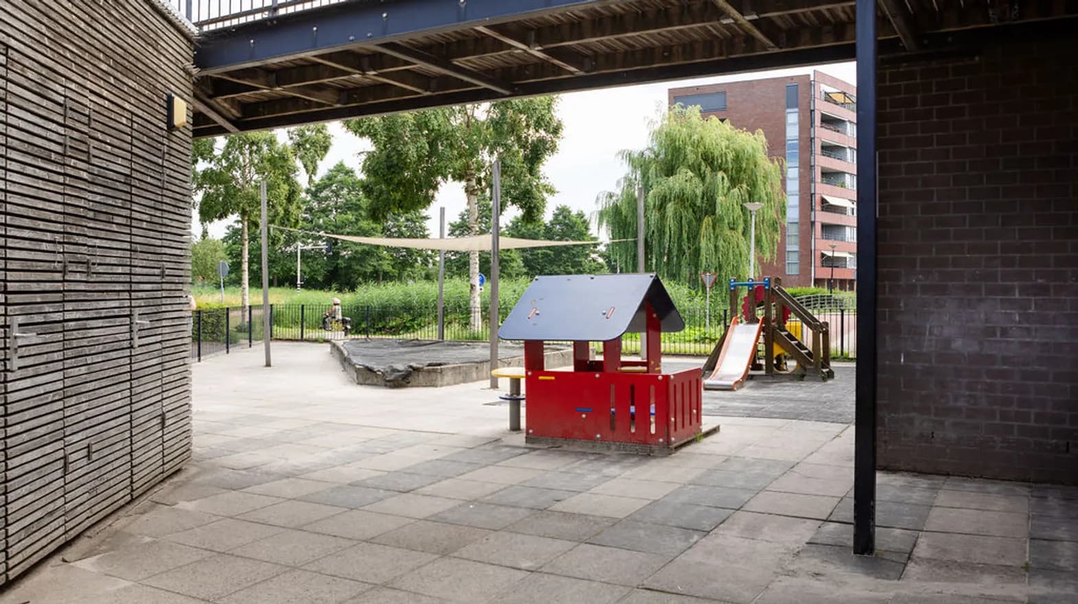 Buitenruimte van PO Schoolwoningen, Kind&co ludens