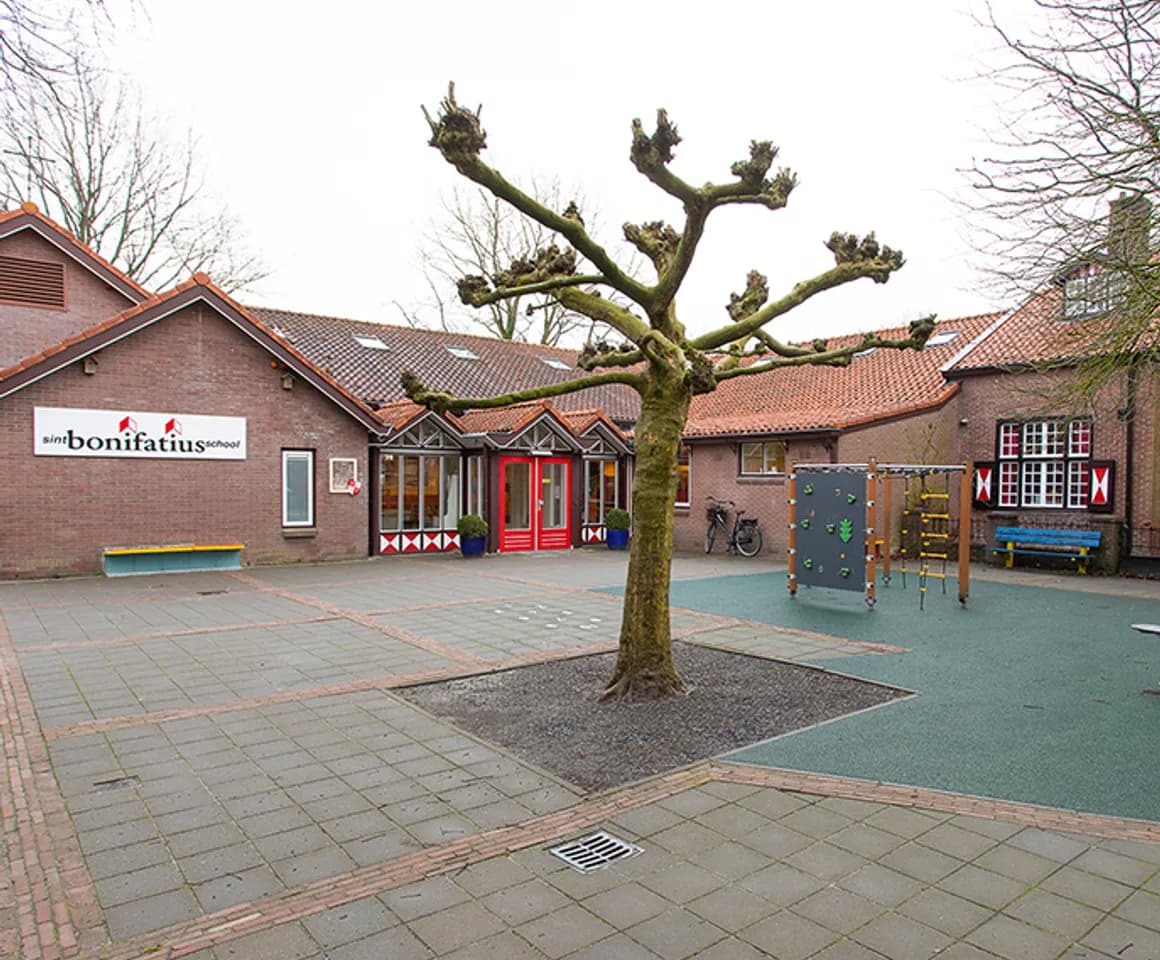 De buitenruimte van buitenschoolse opvang St. Bonifatius, Kind&co Ludens