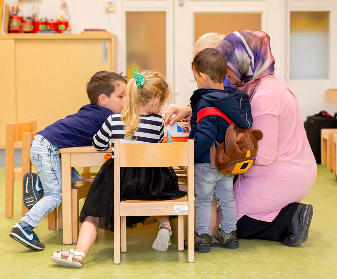 Samen spelen in de groepsruimte van Peuteropvang Baarn Twinkel bij kinderopvang Kind&co ludens