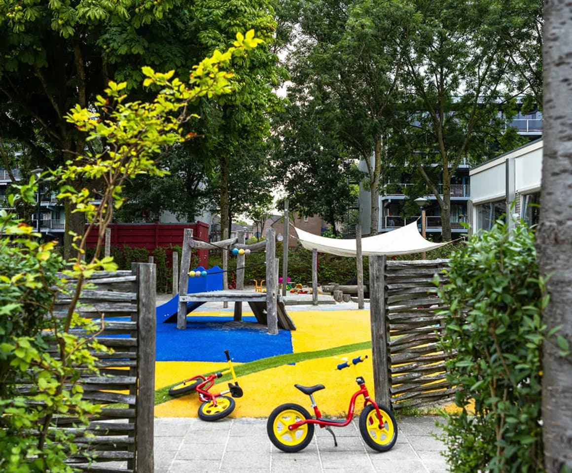 Buitenruimte bij KDV Woerden Tinkelbel van kinderopvang Kind&co ludens