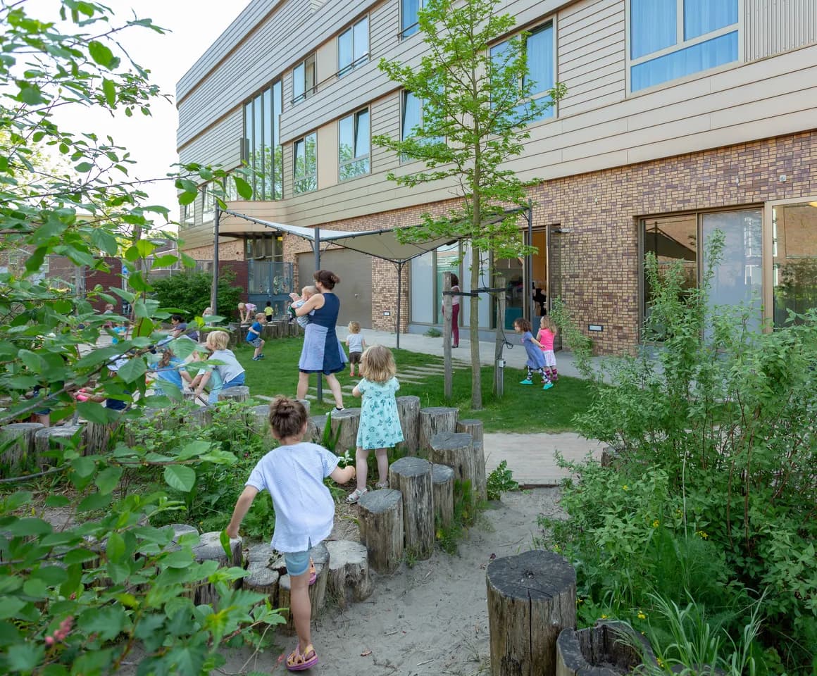De speelrijke tuin van kinderdagverblijf Lieve en Bouwe, kinderopvang Kind&co ludens