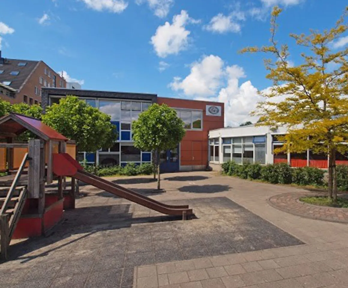 De buitenruimte bij buitenschoolse opvang Kas, kinderopvang Kind&co ludens