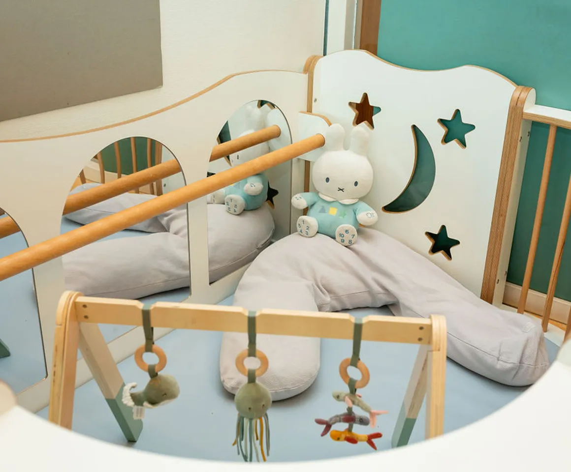 Box met babygym bij Kinderdagverblijf De Meern Jojo bij van kinderopvang Kind&co ludens