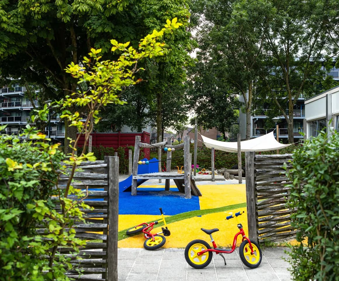 Buitenruimte bij KDV Woerden Tinkelbel van kinderopvang Kind&co ludens