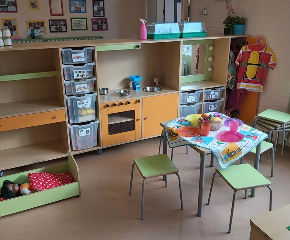Speelhoek met zitje bij BSO Speel en Werkhoeve Bodegraven van kinderopvang Kind&co ludens