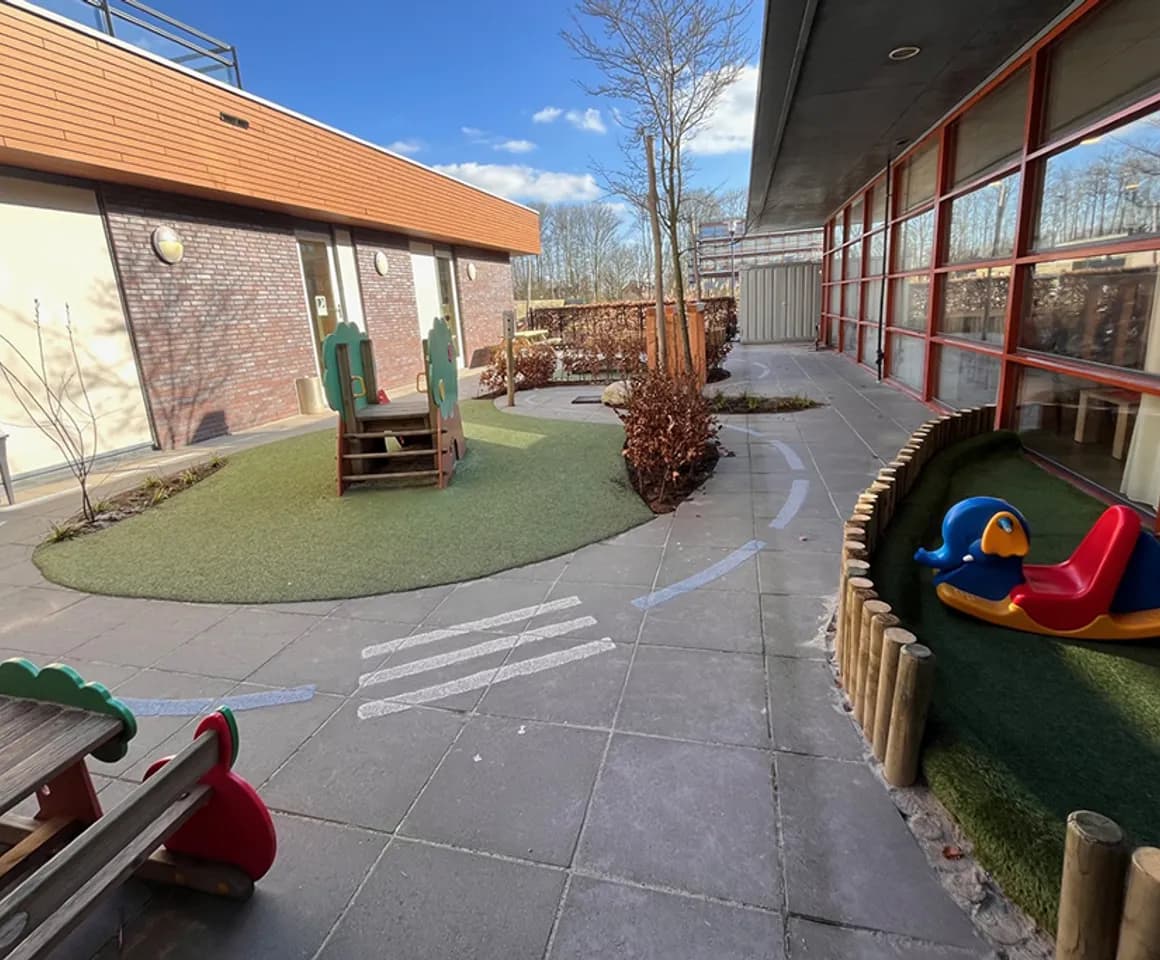 Buitenruimte bij Kinderdagverblijf Woerden Kwebbel van kinderopvang Kind&co ludens