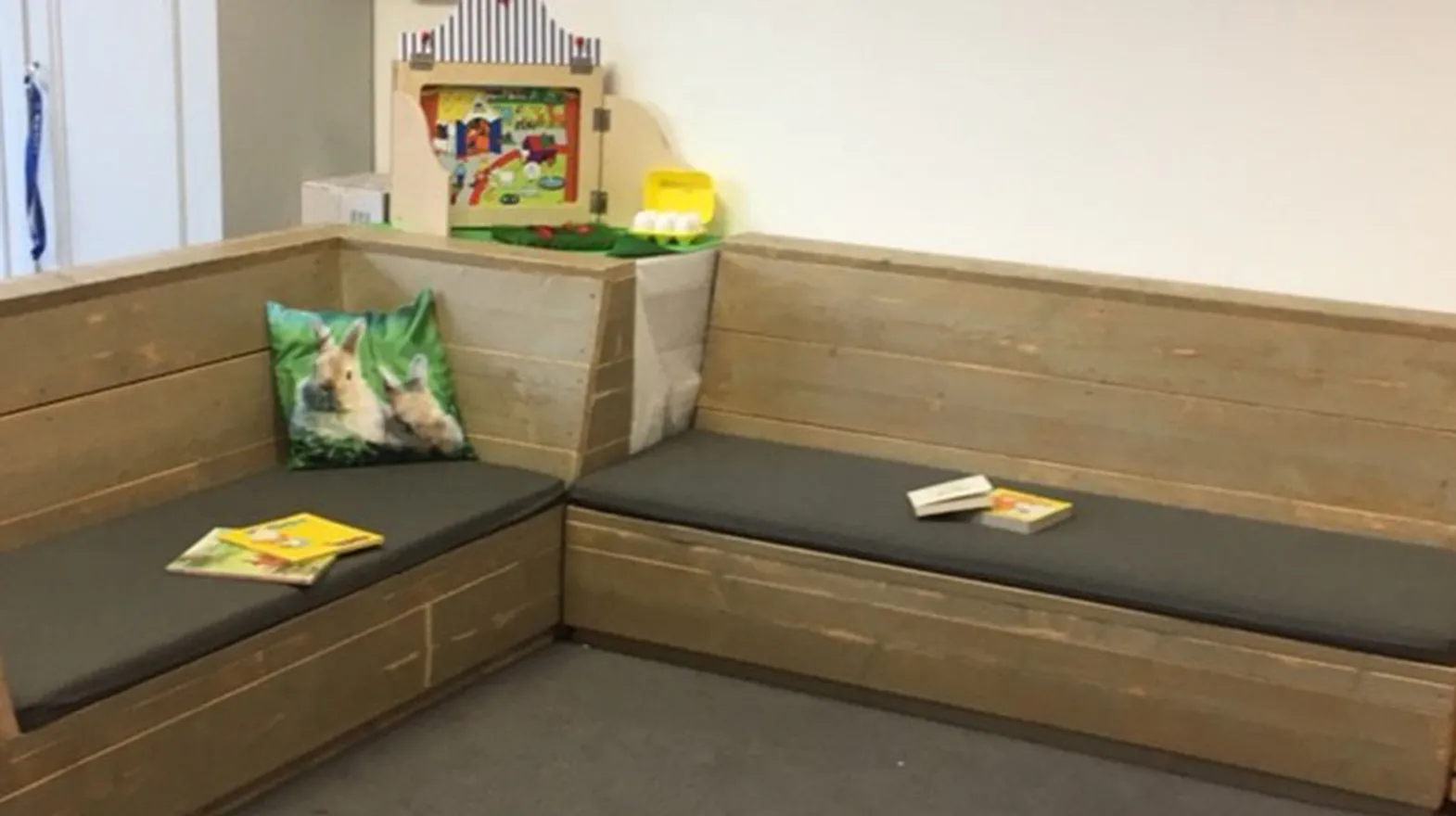 De leeshoek van peuteropvang de Bron, kinderopvang Kind&co Ludens