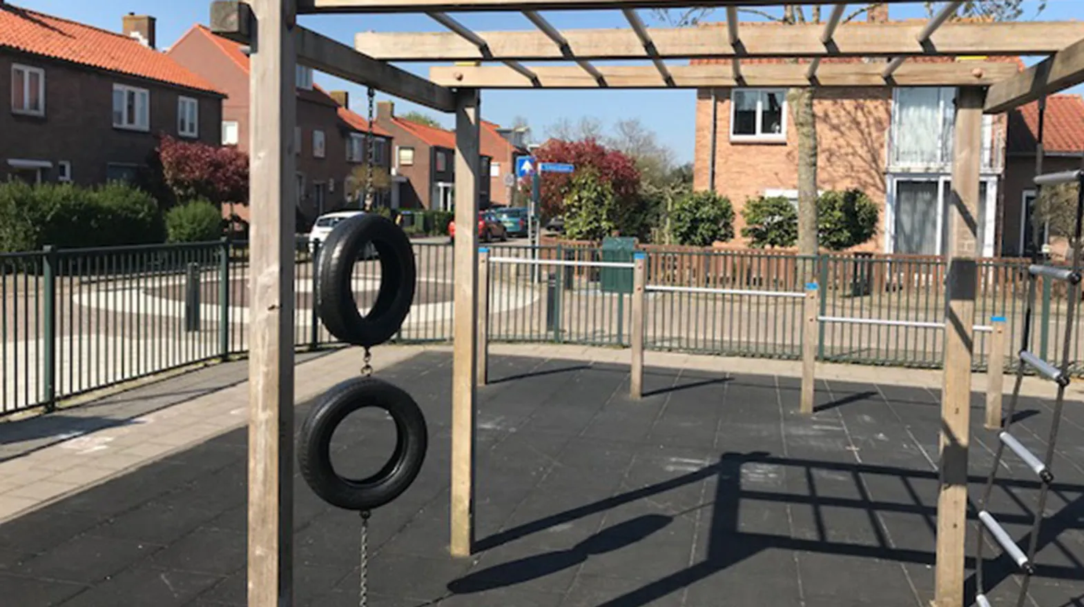 De buitenruimte van buitenschoolse opvang de Springplank, kinderopvang Kind&co Ludens