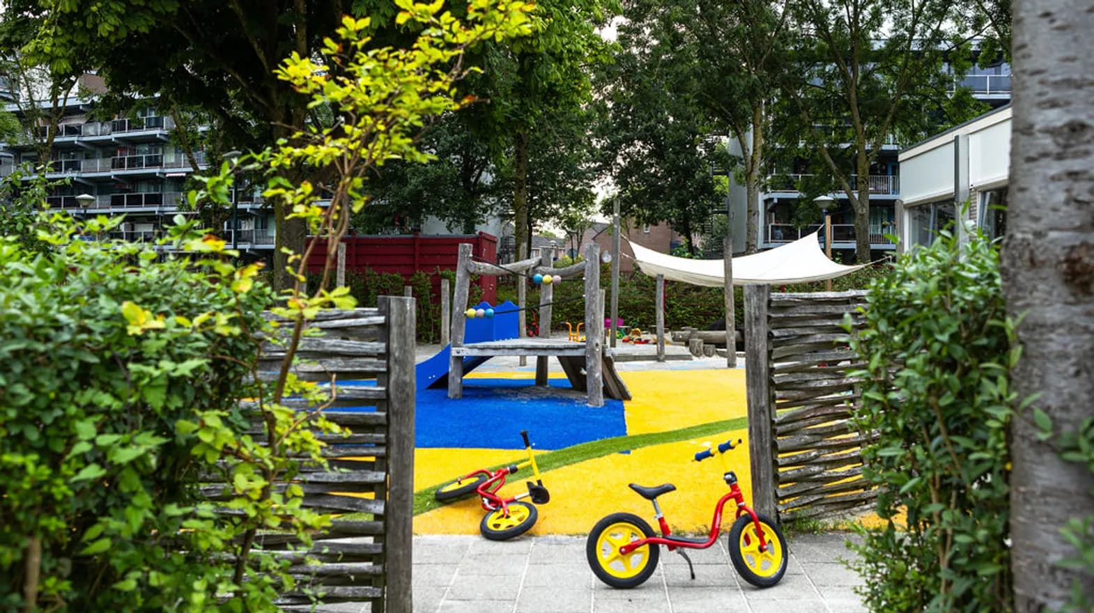 Buitenruimte bij KDV Woerden Tinkelbel van kinderopvang Kind&co ludens