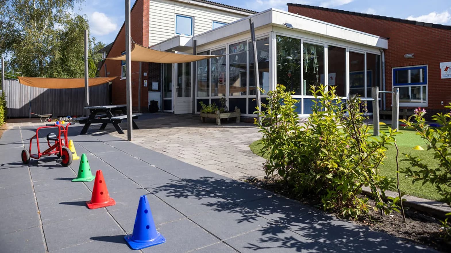De buitenruimte van kinderdagverblijf Vinkenrijk, kinderopvang Kind&co ludens