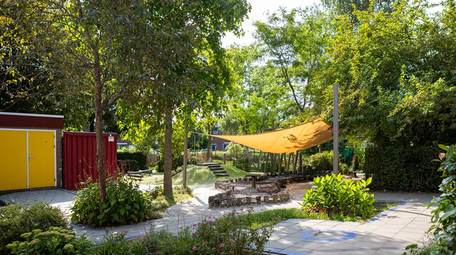 Buitenruimte van BSO Woerden Rakkers bij kinderopvang Kind&co ludens