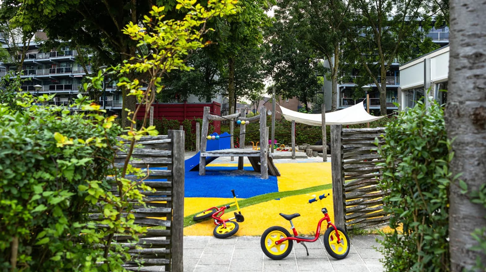 Buitenruimte bij KDV Woerden Tinkelbel van kinderopvang Kind&co ludens