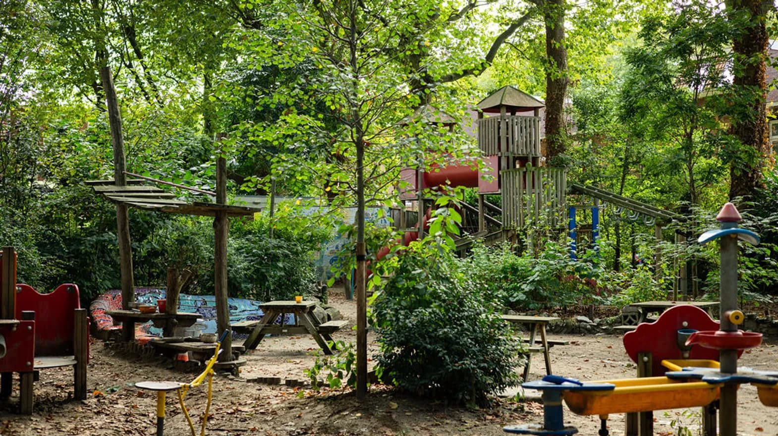 De tuin van buitenschoolse opvang Rosa bij kinderopvang Kind&co ludens