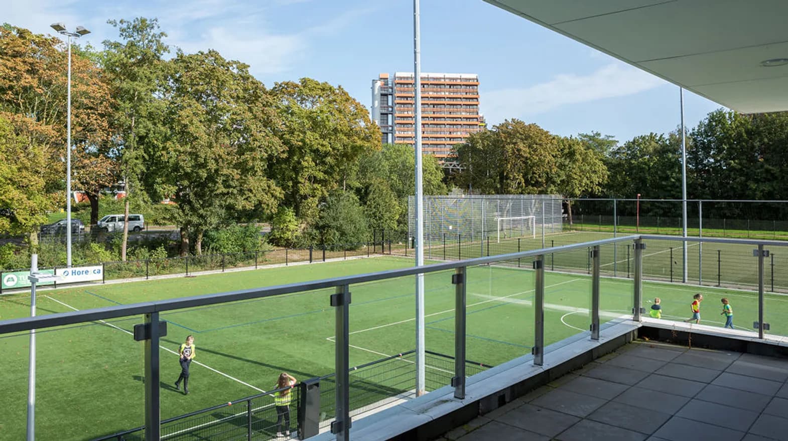 De sportvelden van buitenschoolse opvang Synergo, kinderopvang Kind&co ludens