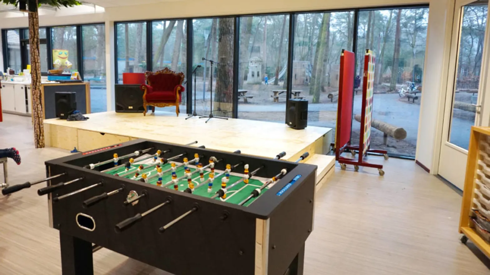 Groepsruimte met voetbaltafel van Buitenschoolse opvang Zeist Kerckebosch bij kinderopvang Kind&co ludens