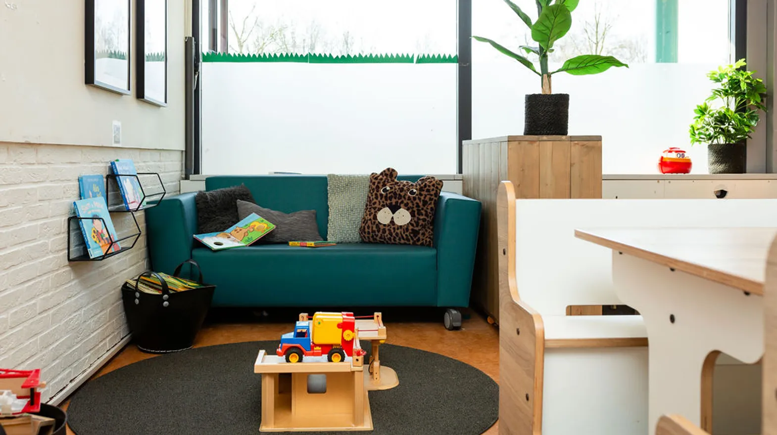 Zithoek met speelgoed bij Peuteropvang De Meern van kinderopvang Kind&co ludens