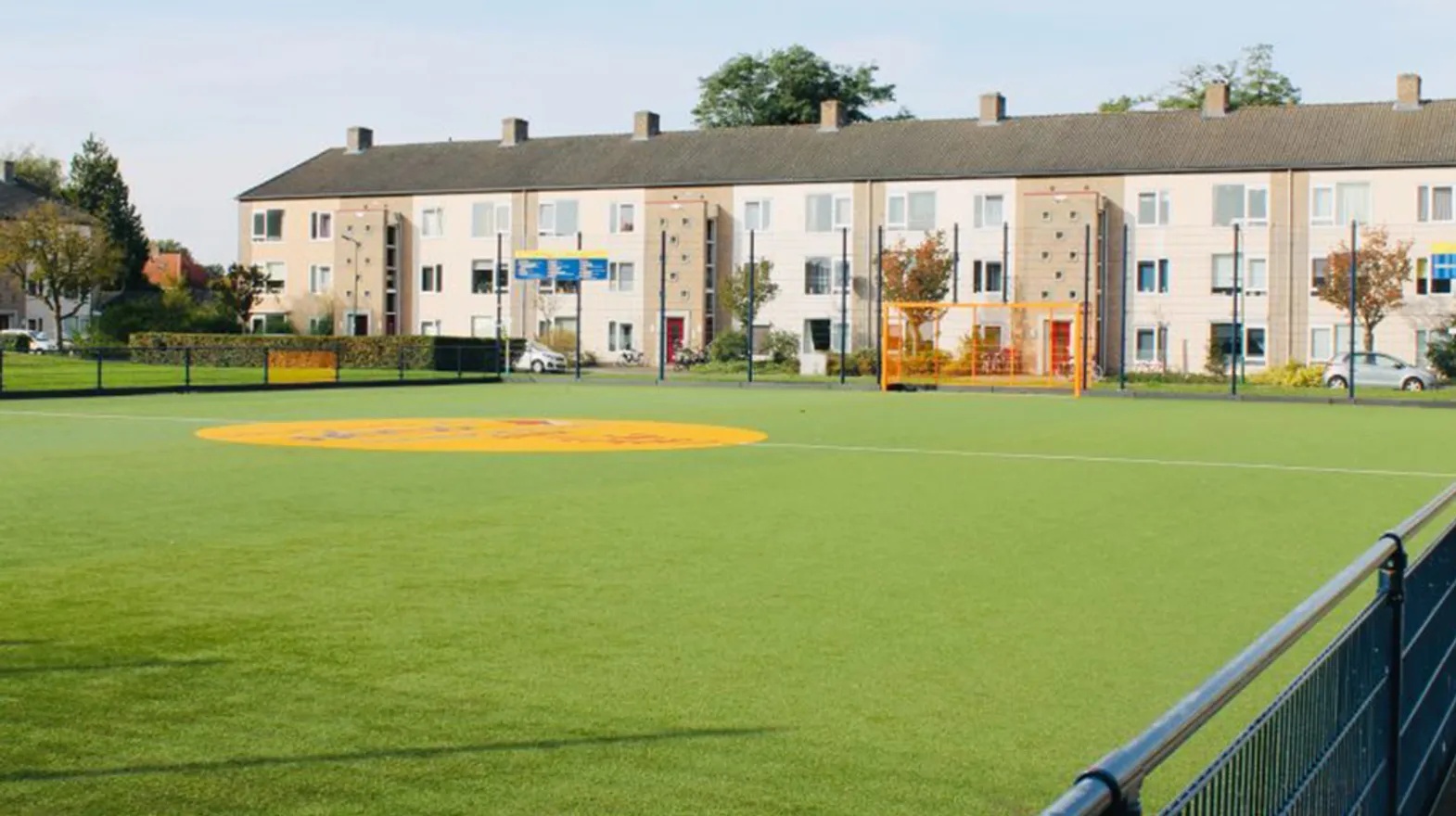 Buitenruimte bij BSO de Regenboog van kinderopvang Kind&co ludens