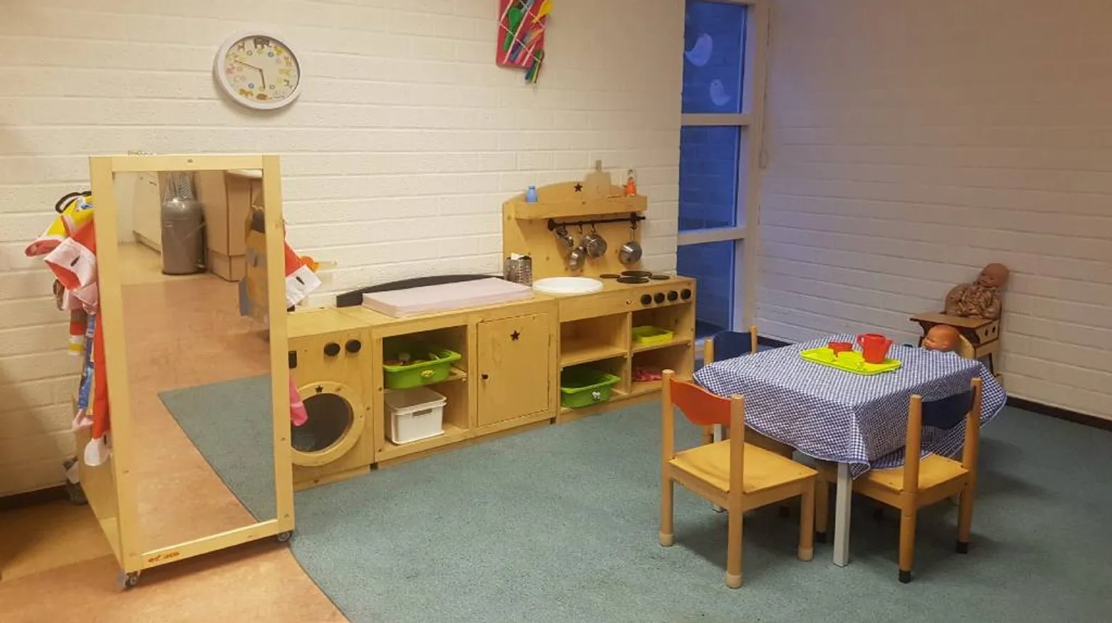 Speelruimte met keukentje en zitje bij Peuteropvang Gouda Goudrakkers van kinderopvang Kind&co ludens