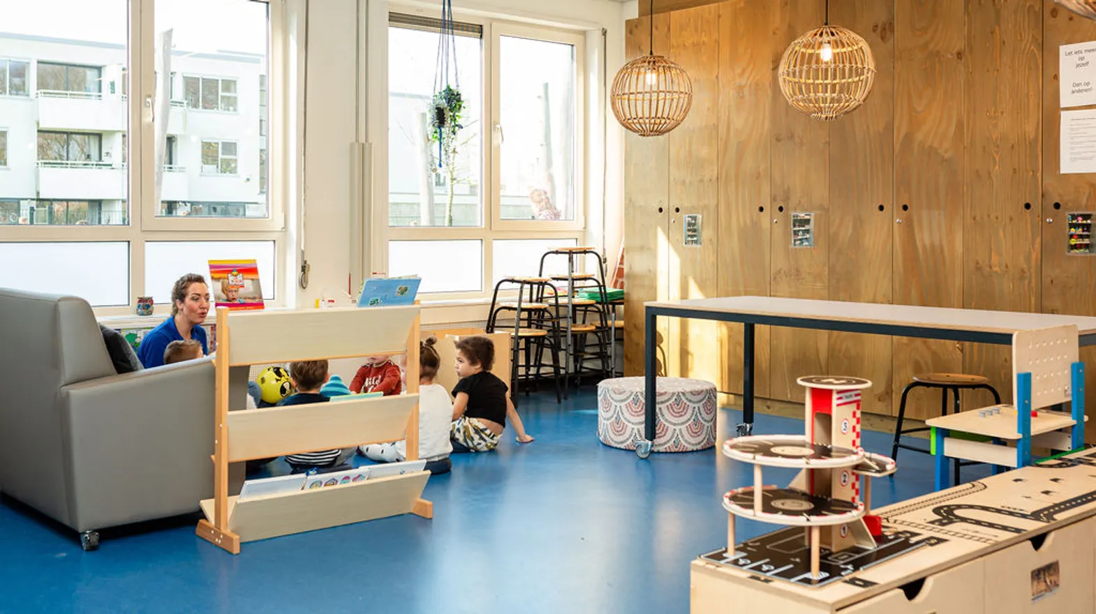 Kinderen in de groepsruimte van Peuteropvang Uilen Kortenhoef bij kinderopvang Kind&co ludens