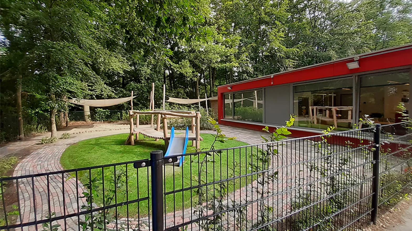 Buitenruimte bij Kinderdagverblijf Zeist Sam Sam van kinderopvang Kind&co ludens