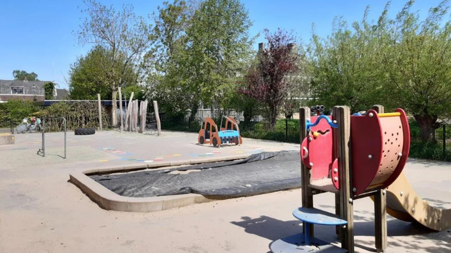 De buitenruimte van peuteropvang de Bron, kinderopvang Kind&co ludens