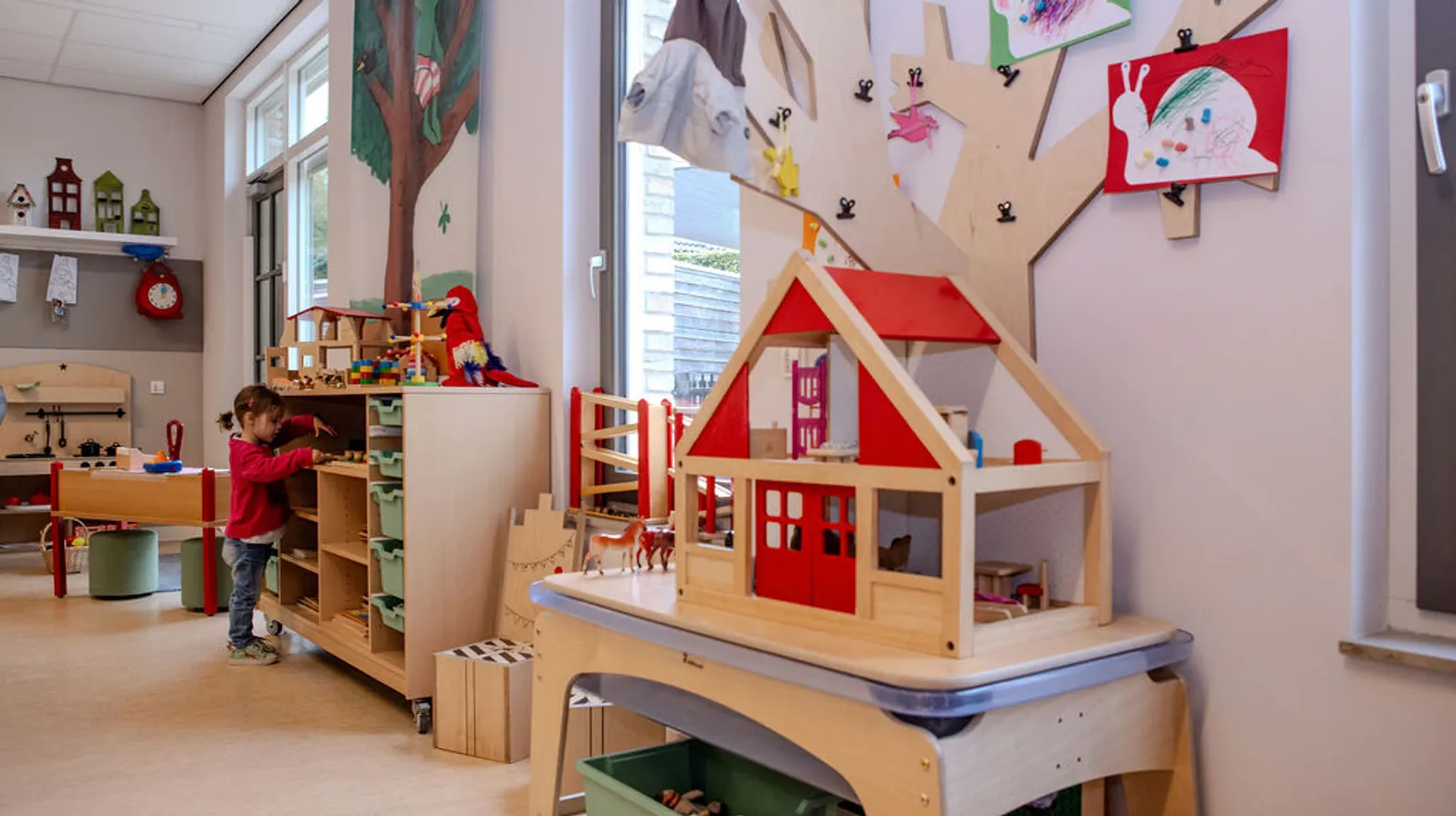 Kind aan het spelen in de speelruimte bij Peuteropvang Baarn Dribbel van Kinderopvang Kind&co ludens