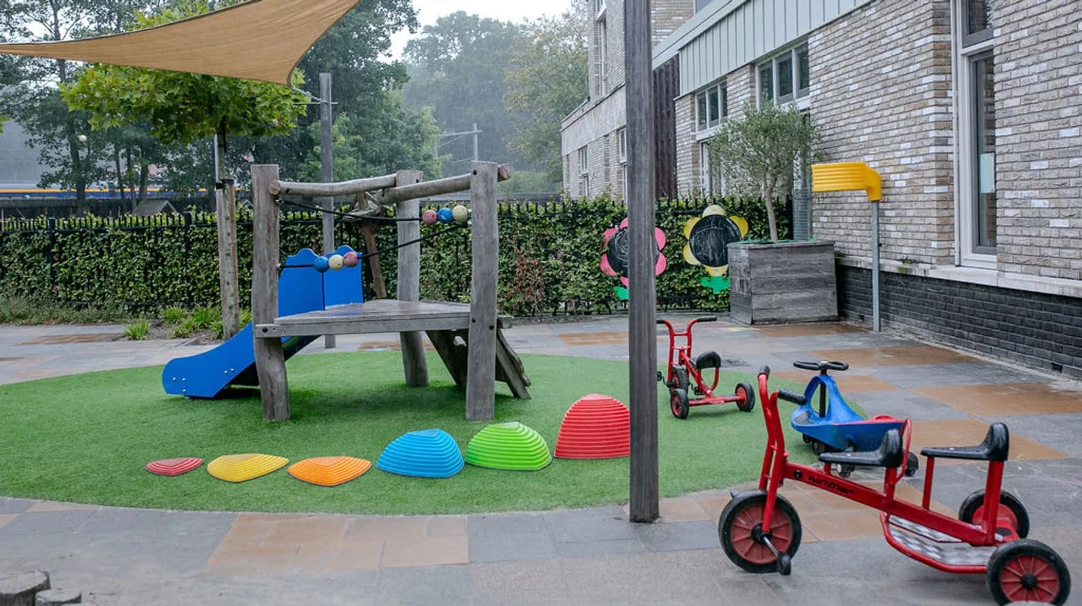 buitenspeelruimte bij Peuteropvang Baarn Dribbel van kinderopvang Kind&co ludens