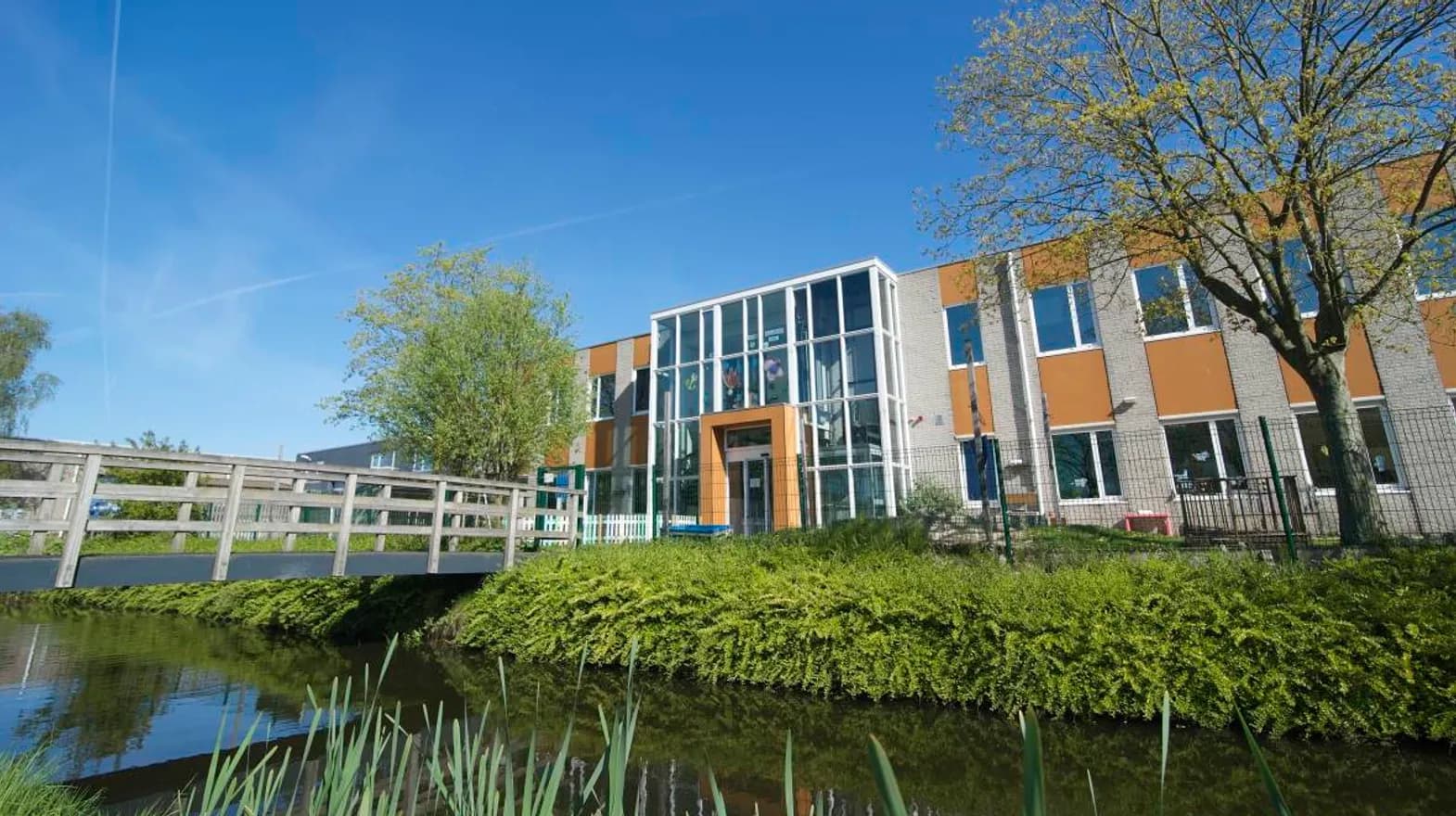 Gebouw van bij kinderopvang Kinderdagverblijf Woerden Klavertje Vier Kind&co ludens