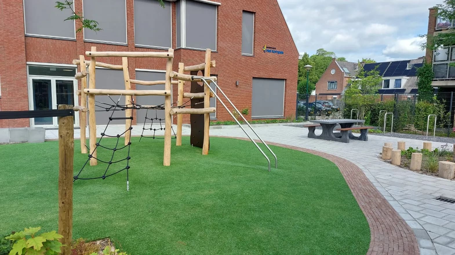 De buitenruimte van buitenschoolse opvang Harmonie, kinderopvang Kind&co Ludens