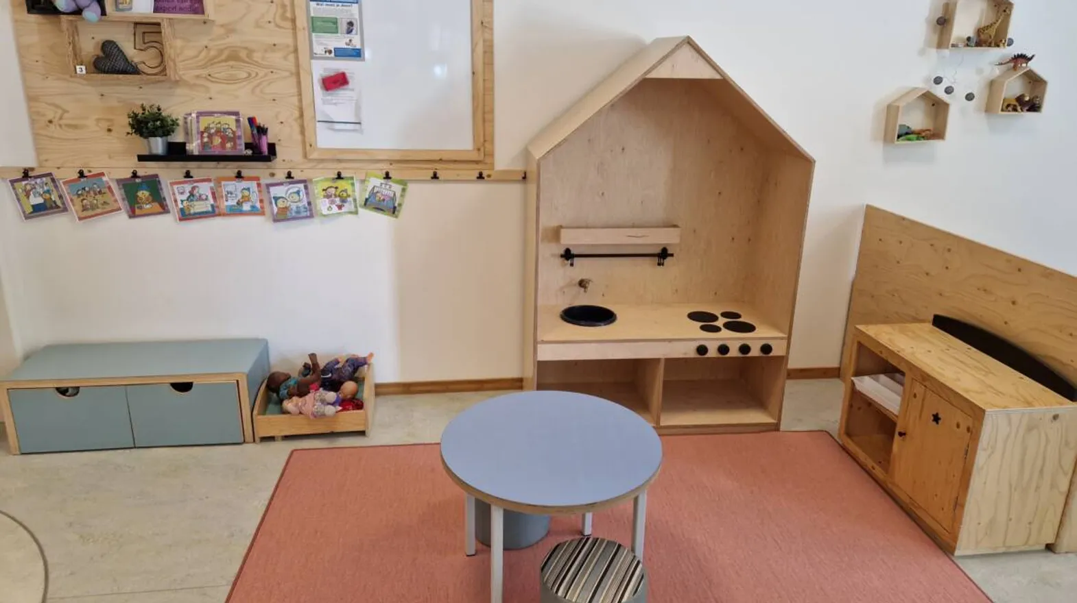 Speelhoekje in groepsruimte bij kinderdagverblijf Veenendaal Zwaluw van kinderopvang Kind&co ludens