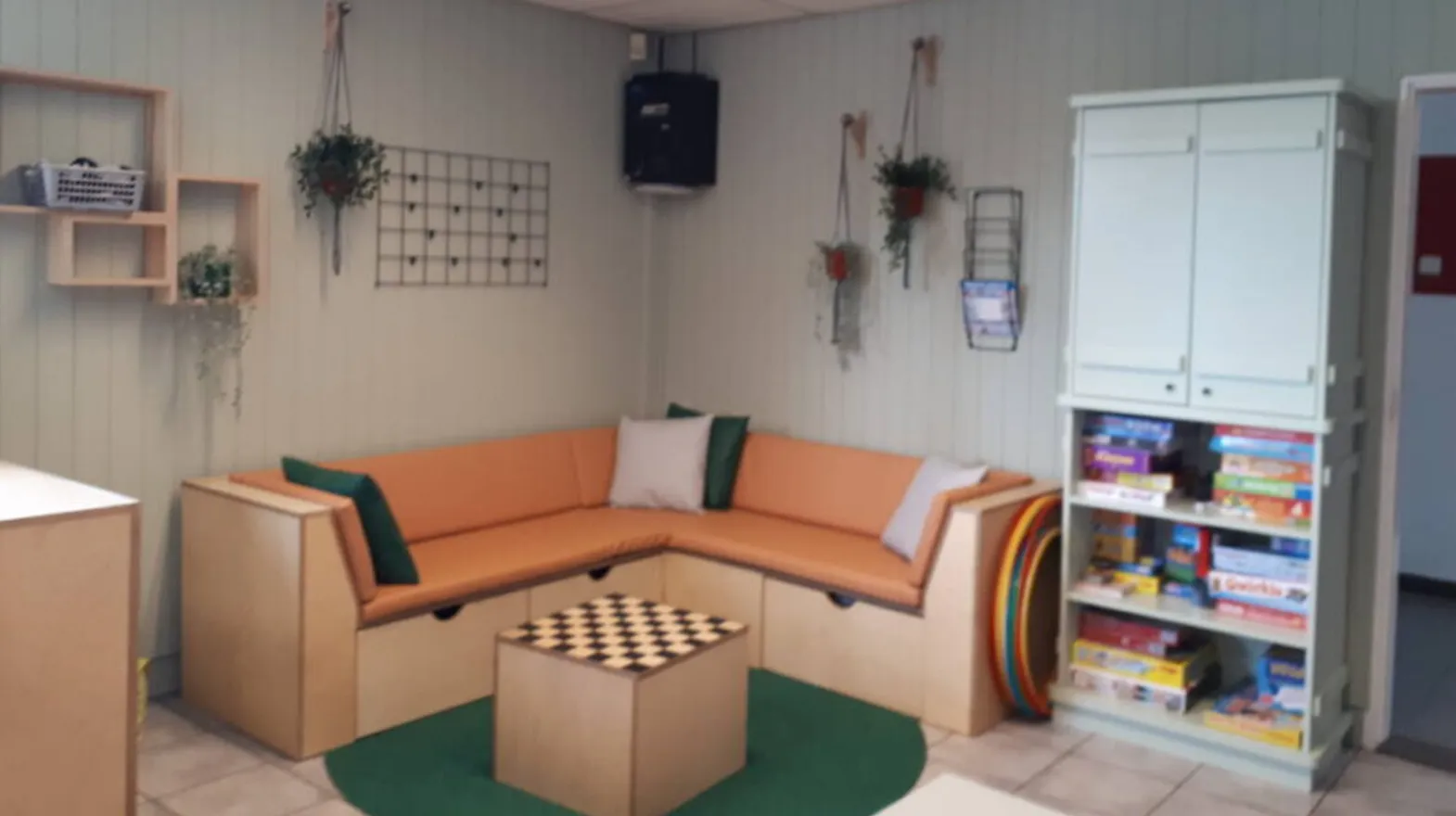 De rust en leeshoek bij buitenschoolse opvang Vrienden, kinderopvang Kind&co ludens