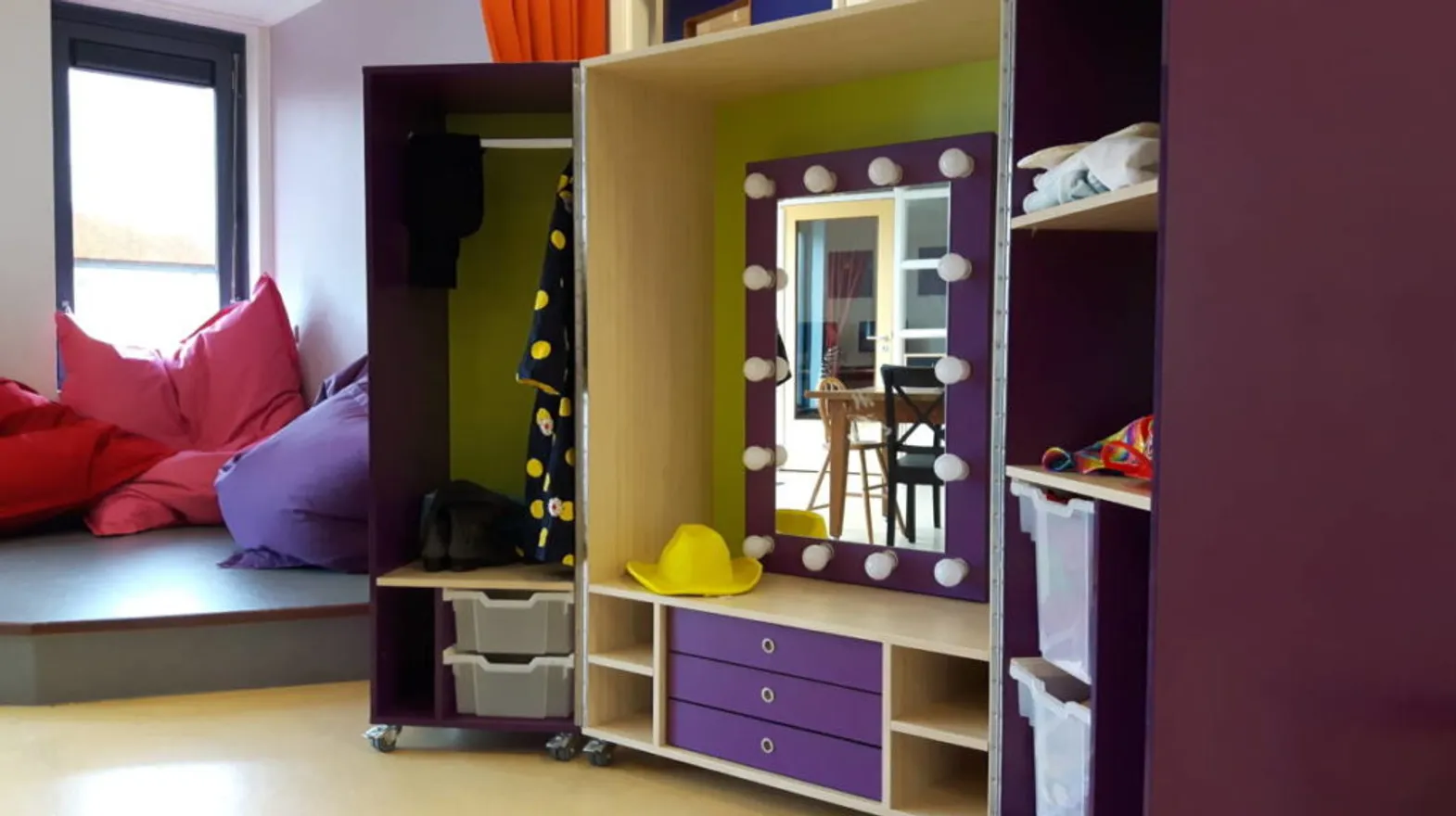 Verkleedhoekje bij BSO Knots Breukelen van kinderopvang Kind&co ludens