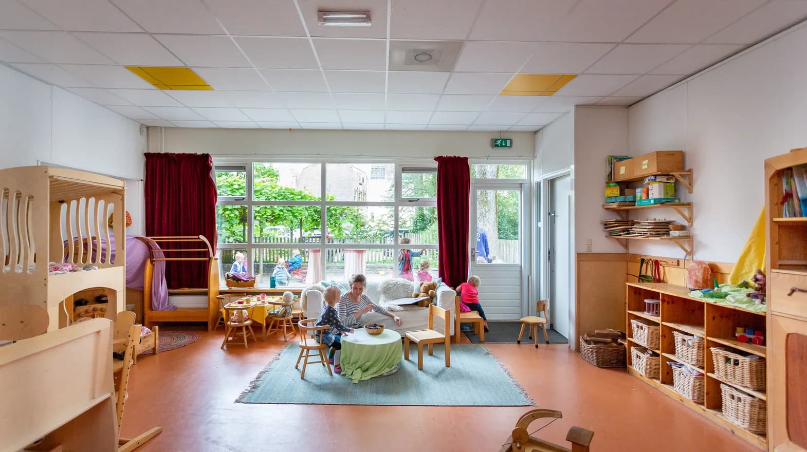 De groepsruimte van kinderdagverblijf 't Elfenbankje, kinderopvang Kind&co ludens