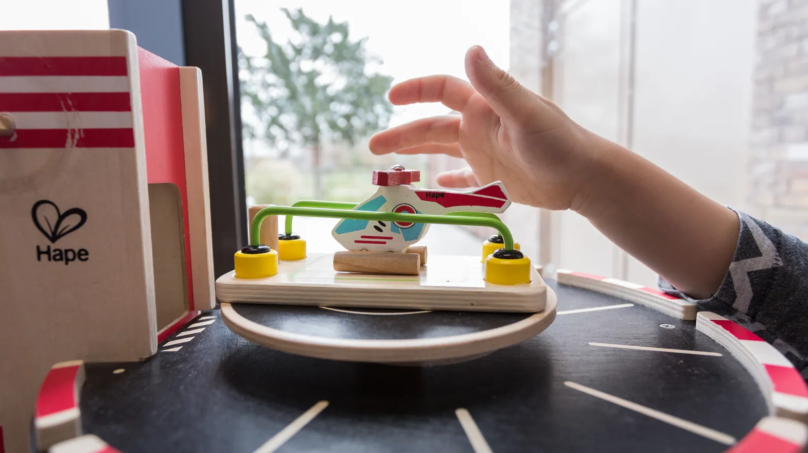 Spelen met speelgoed bij BSO Utrecht Teun van kinderopvang Kind&co ludens