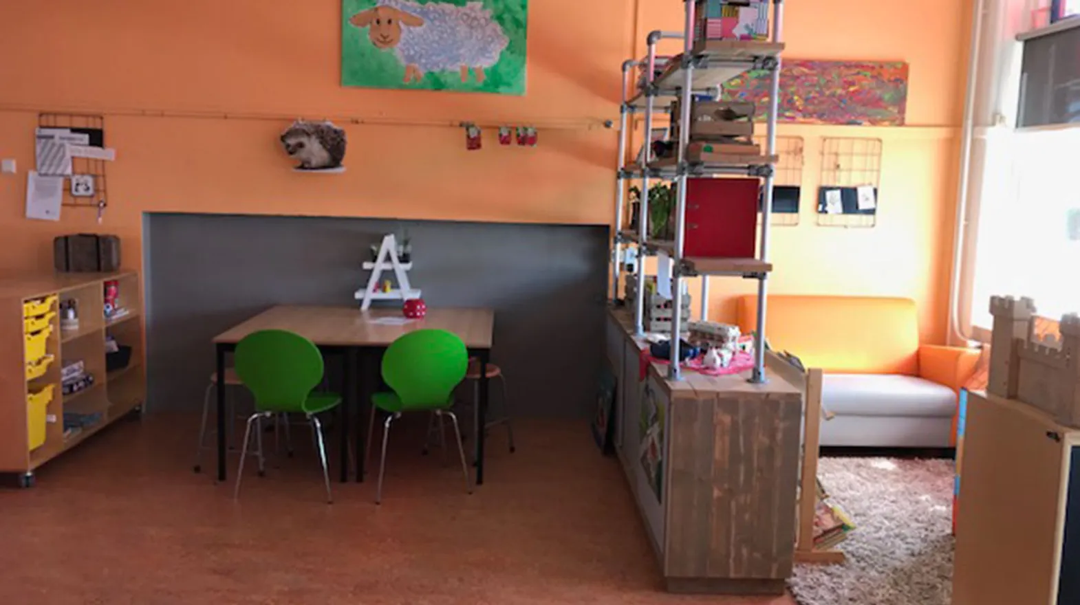 De groepsruimte van buitenschoolse opvang de Springplank, kinderopvang Kind&co Ludens