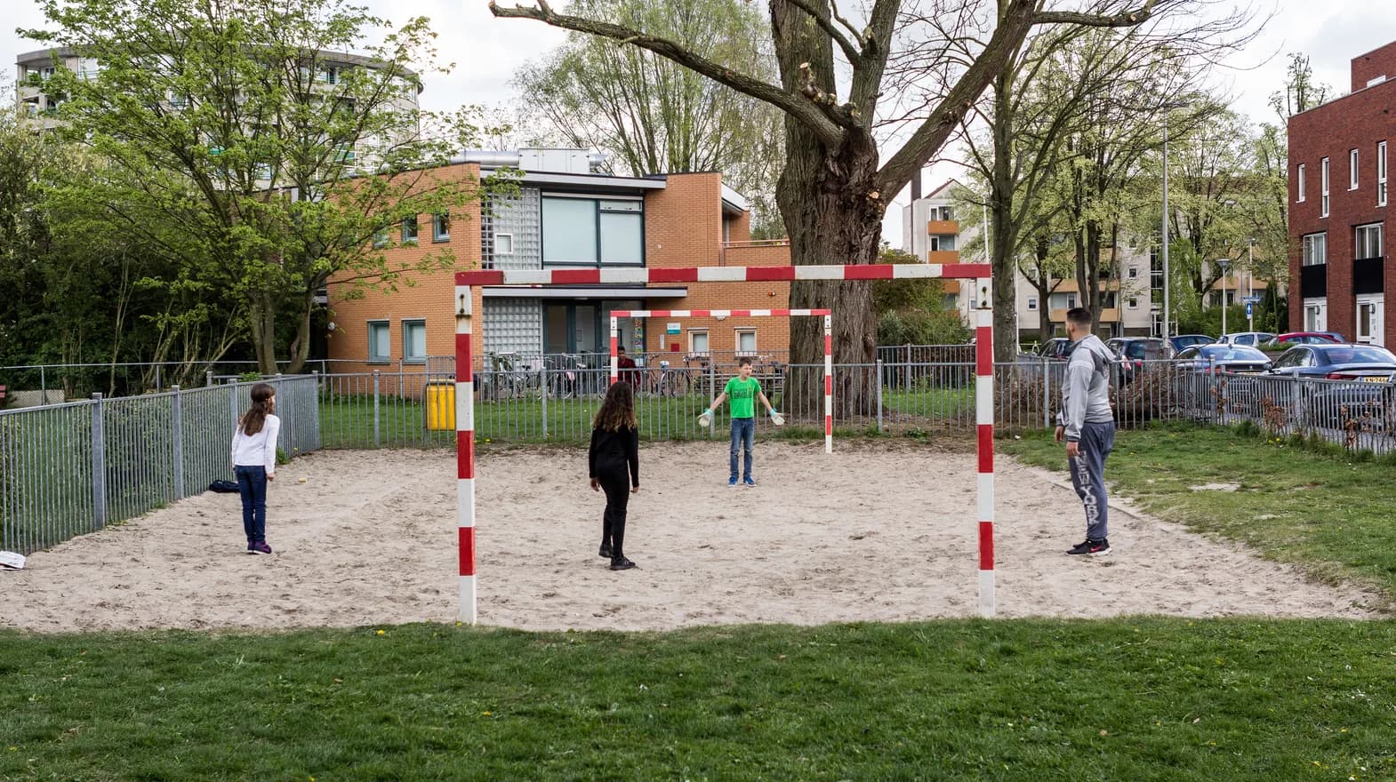 Voetbalveldje bij BSO Utrecht Rootz van kinderopvang Kind&co ludens