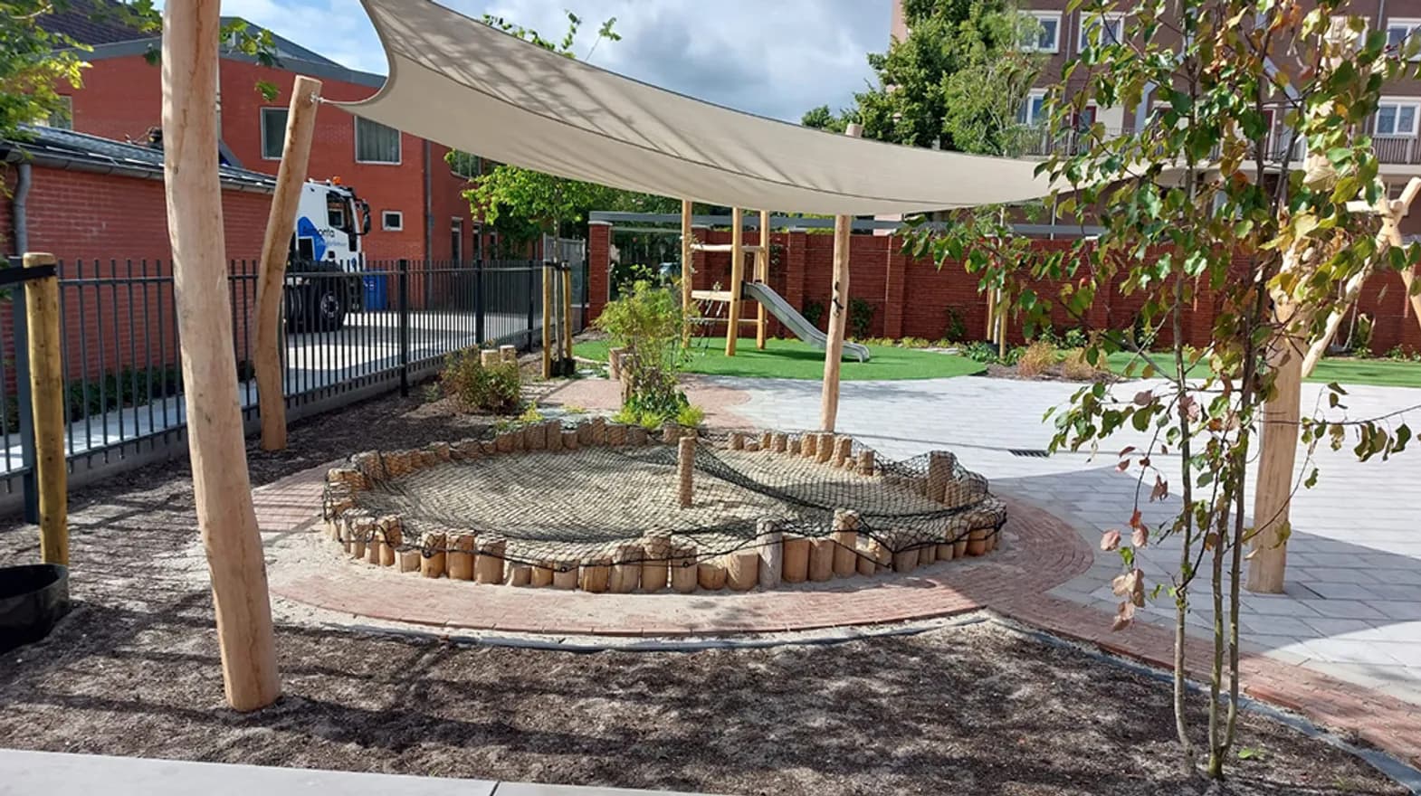 De buitenruimte van buitenschoolse opvang Harmonie, kinderopvang Kind&co Ludens