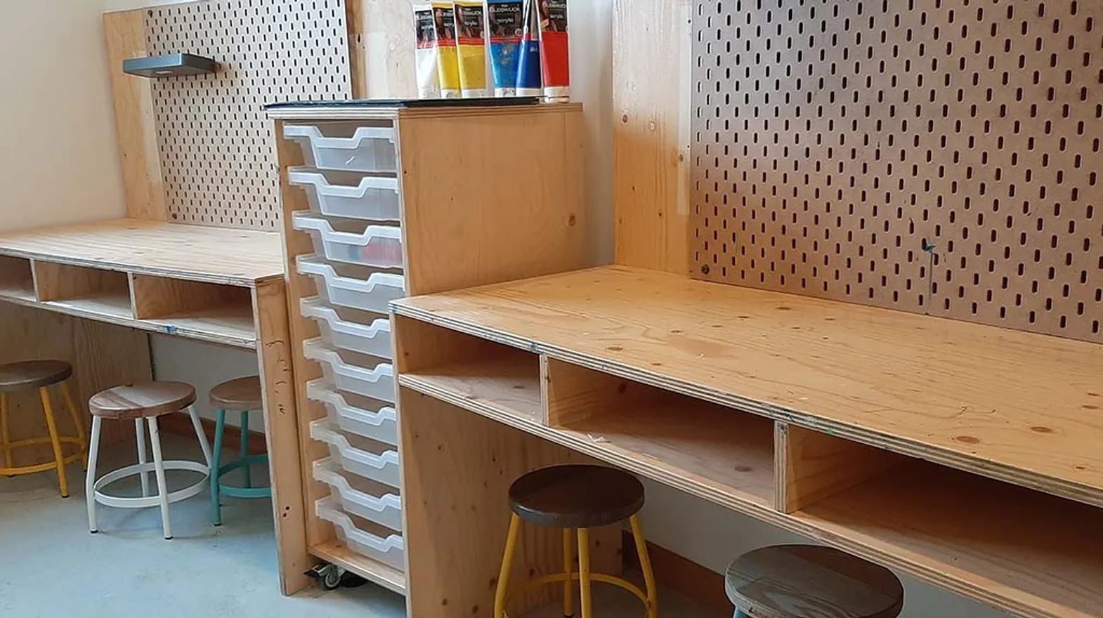 De knutselhoek bij peuteropvang Zwaluw, kinderopvang Kind&co ludens