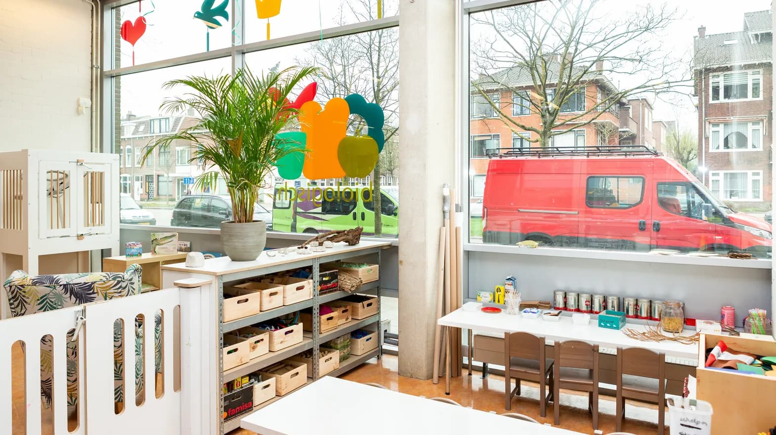 De knutselhoek bij kinderdagverblijf Het Palet, kinderopvang Kind&co ludens