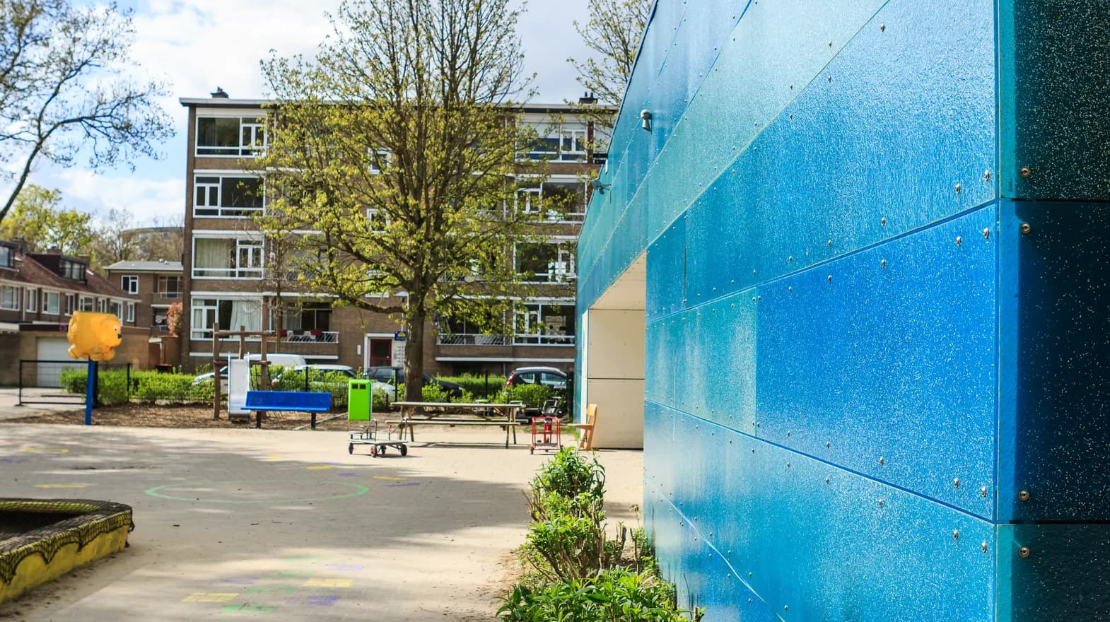 Buitenruimte bij BSO Utrecht Eigenwijs van kinderopvang Kind&co ludens