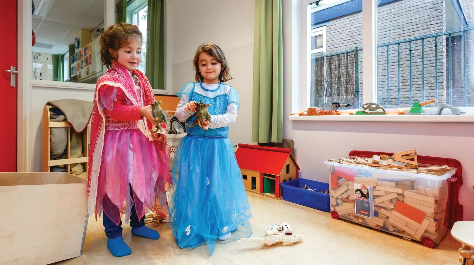 Kinderen van de BSO verkleden zich samen als prinses bij kinderopvang Kind&co ludens