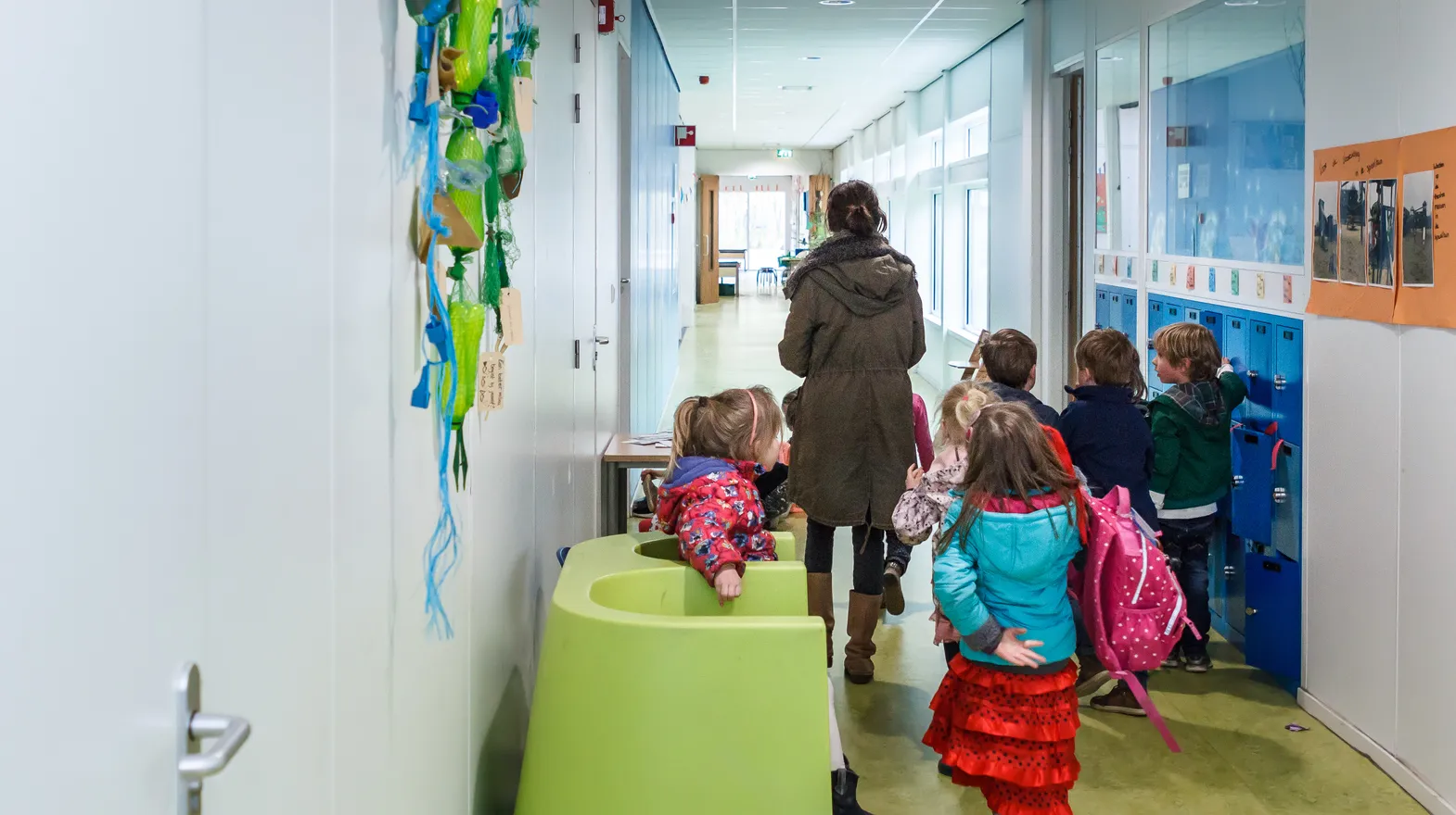 Kinderen in de gang bij BSO Utrecht Eigenwijs van kinderopvang Kind&co ludens